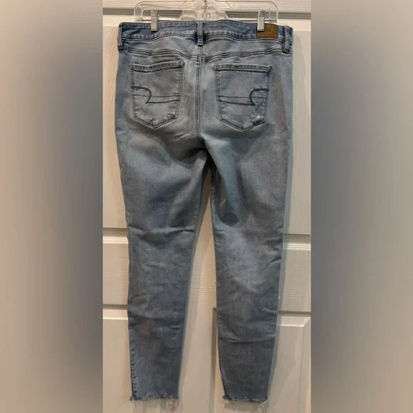 American Eagle Jeans High Rise Jegging Distressed Women’s Size 14 - 30” lnseam - Picture 2 of 9